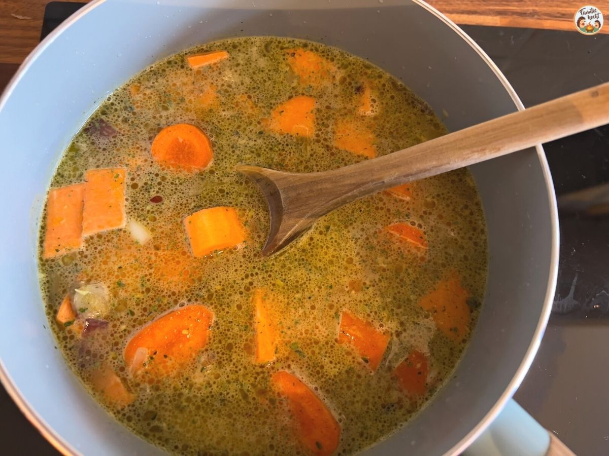 Möhren Ingwer Suppe mit frischen Orangen | FAMILIE KOCHT