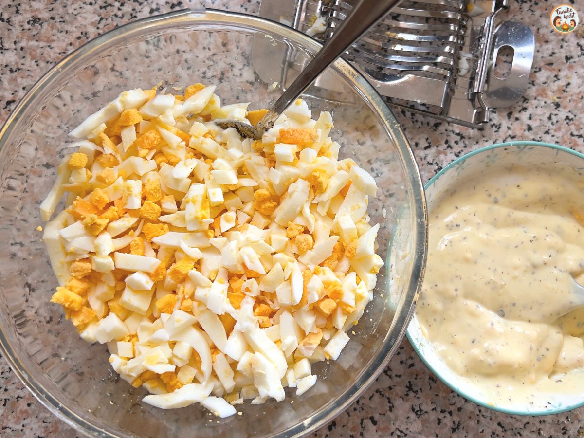 Cremiger Eiersalat mit Joghurt &amp; Remoulade | Familie kocht